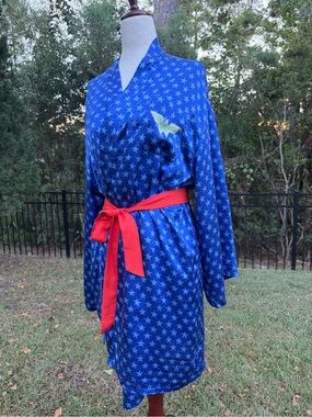 DC Comics Silk Blue Star-Print Wonder Woman Robe